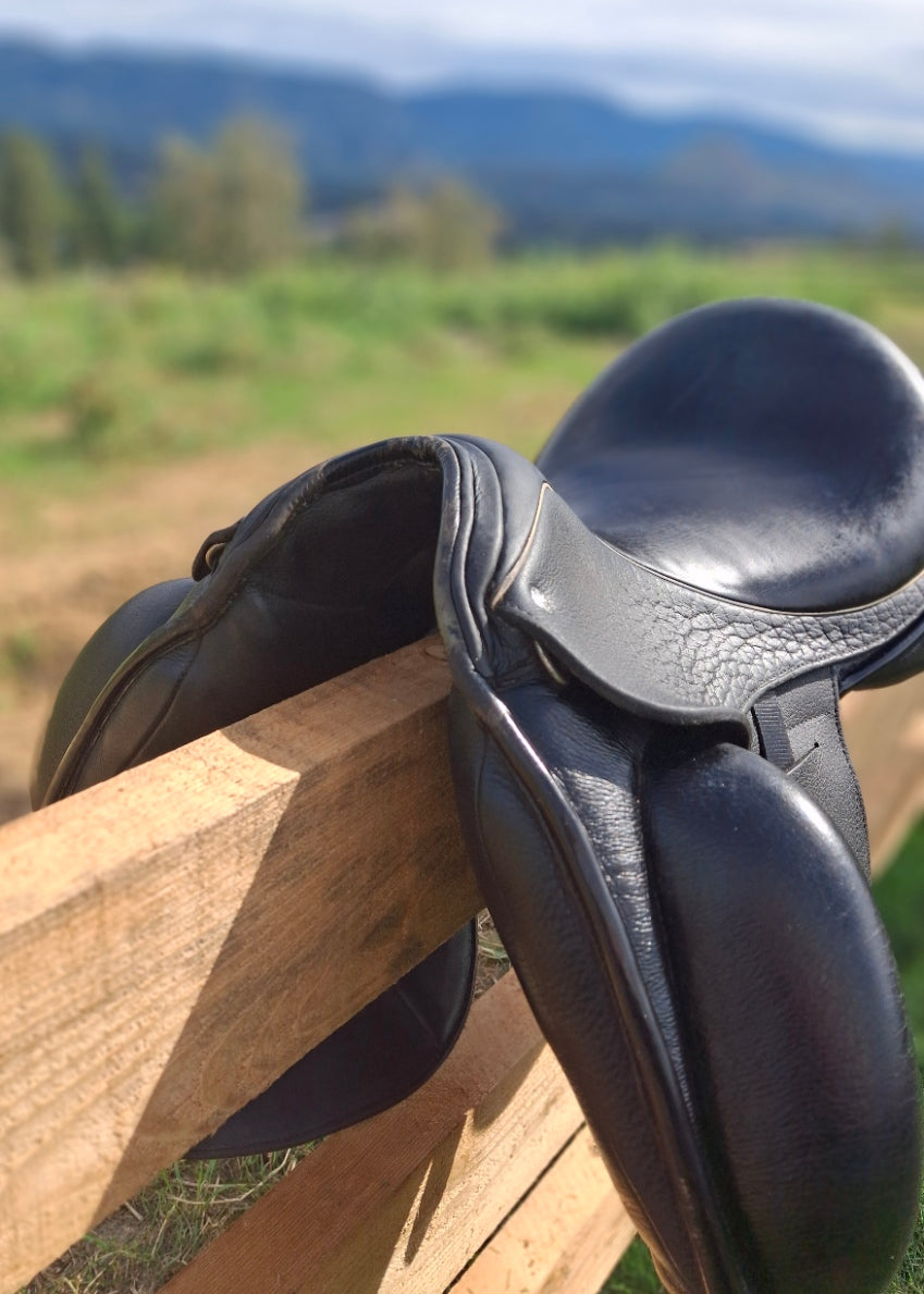 Used 17.5 Custom Icon Flight Dressage Saddle