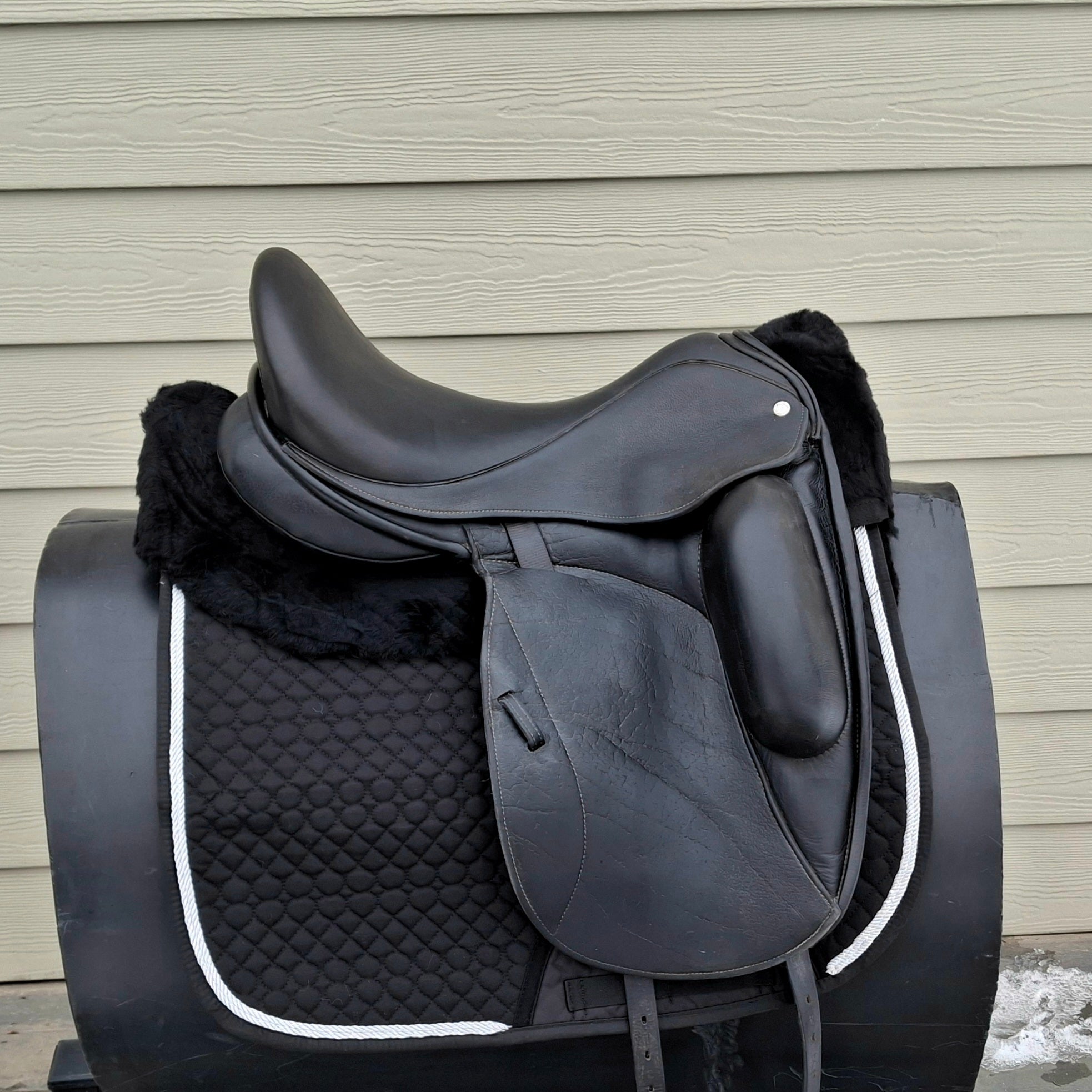 Used 17.5" Custom Icon Flight Dressage Saddle