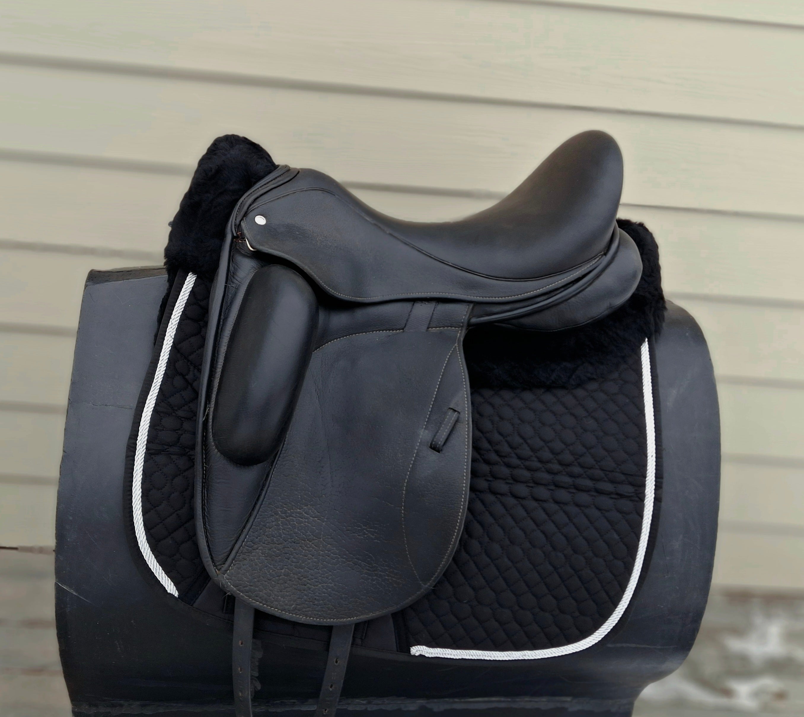 Used 17.5" Custom Icon Flight Dressage Saddle