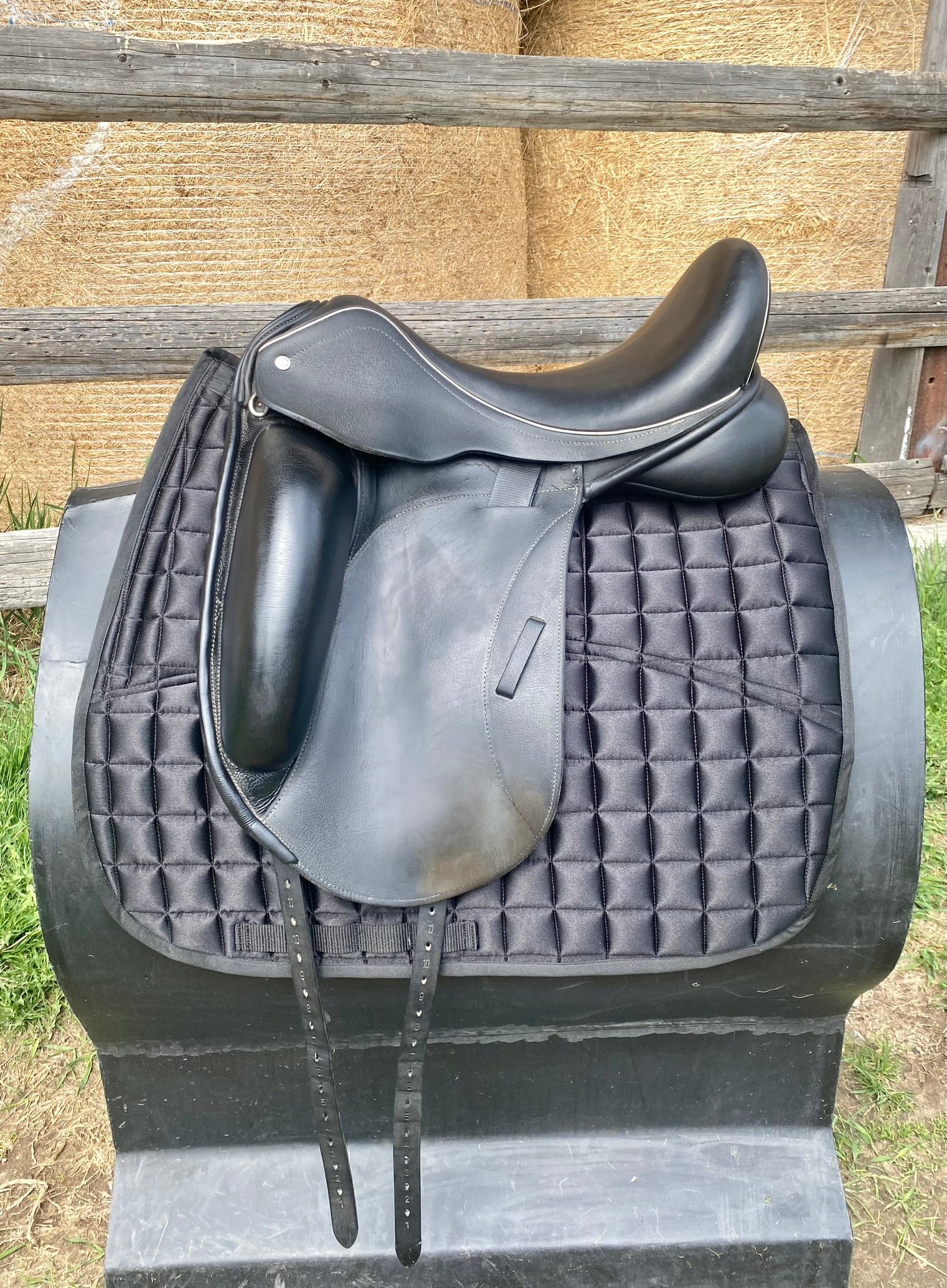 Used Custom Advantage Mono 17.5" Dressage Saddle