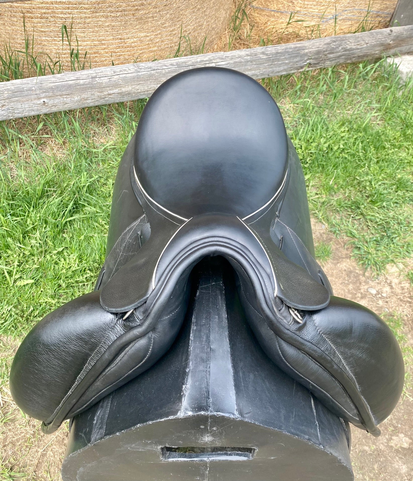 Used Custom Advantage Mono 17.5" Dressage Saddle