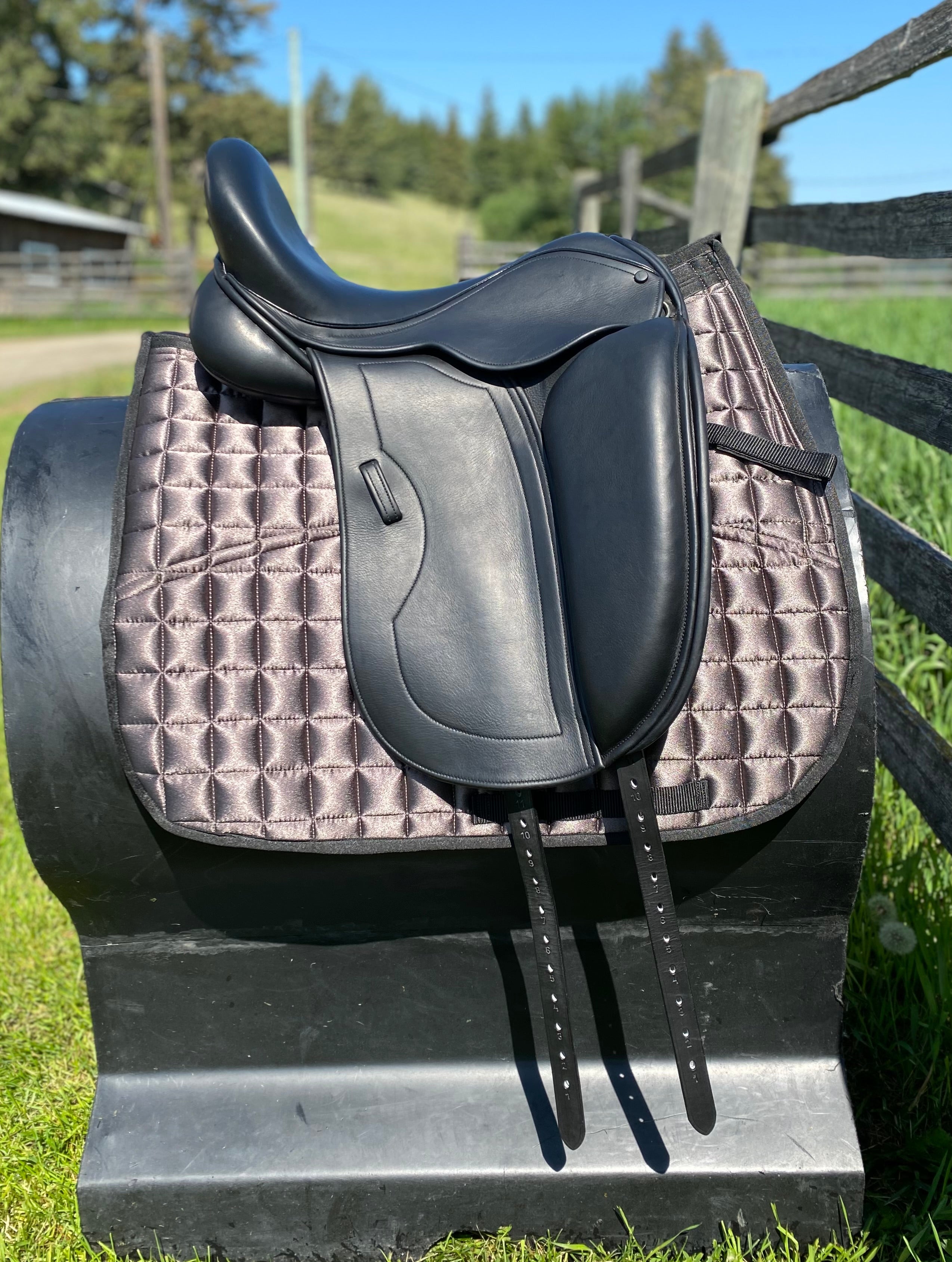 Used Malcom Byrne 17" Dressage Saddle