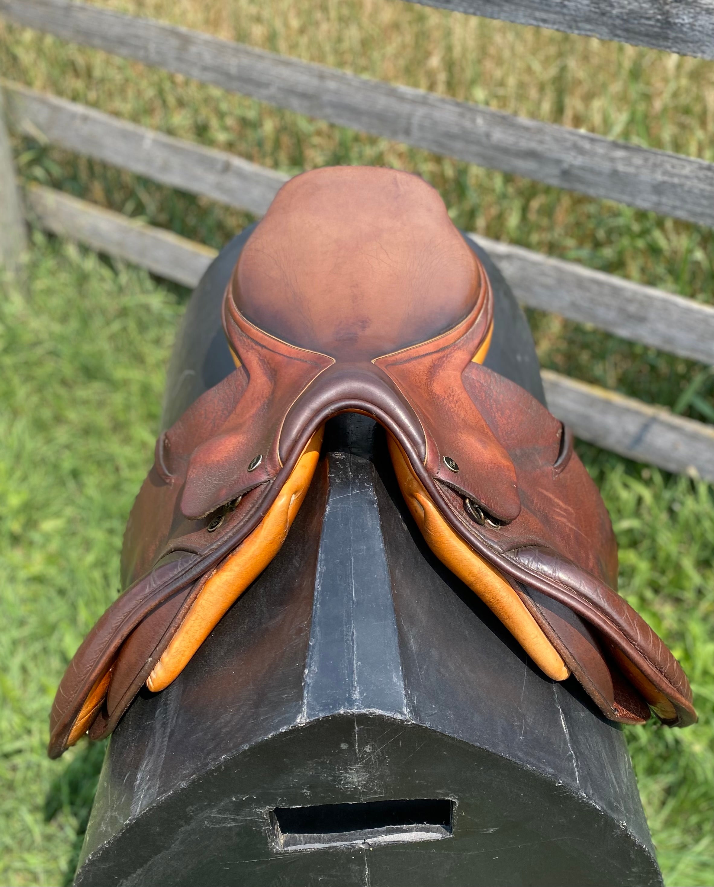 Used 16" Harry Dabbs Jump Saddle