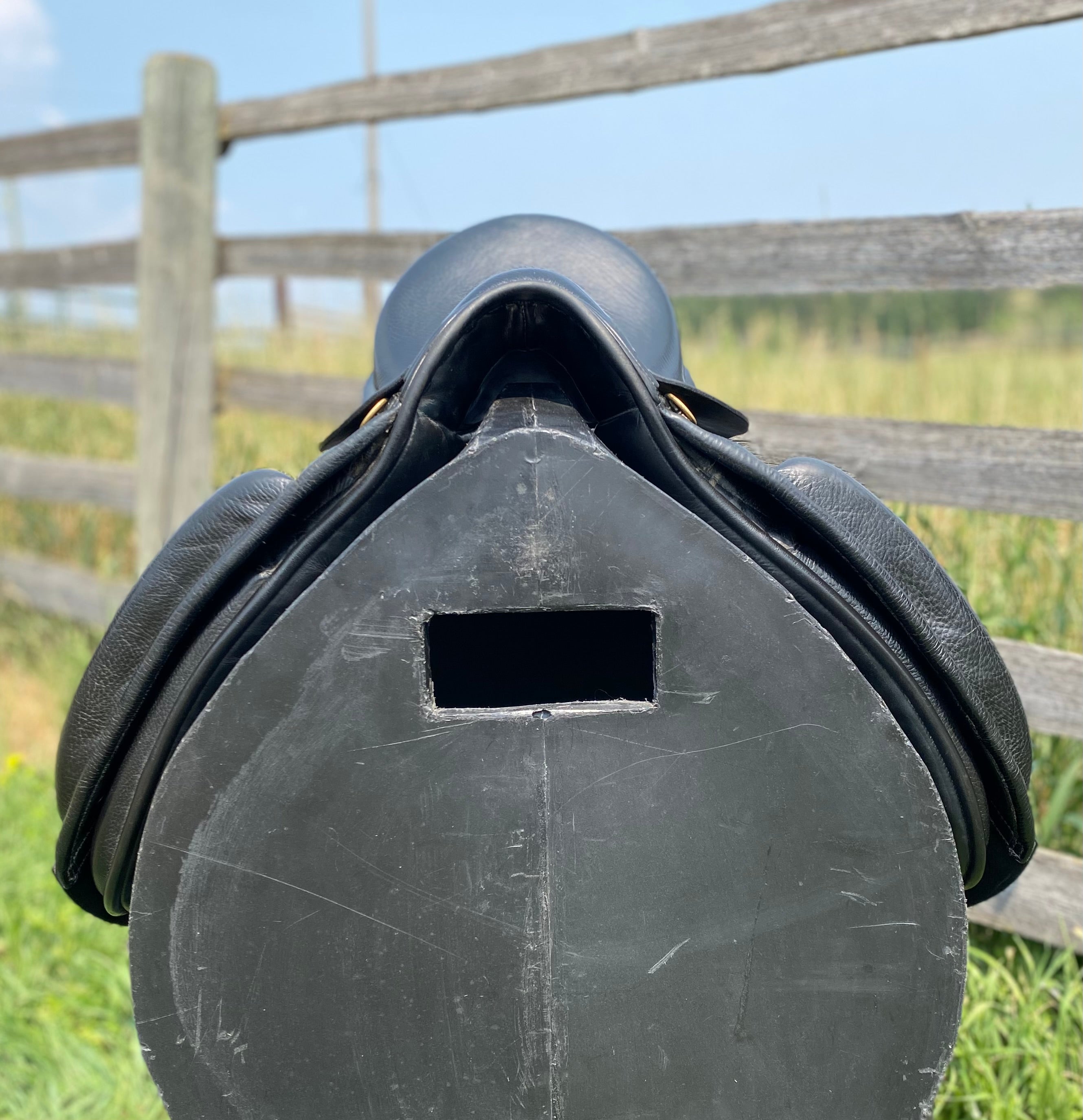 Used 18" Barnsby Richard Davison Dressage Saddle