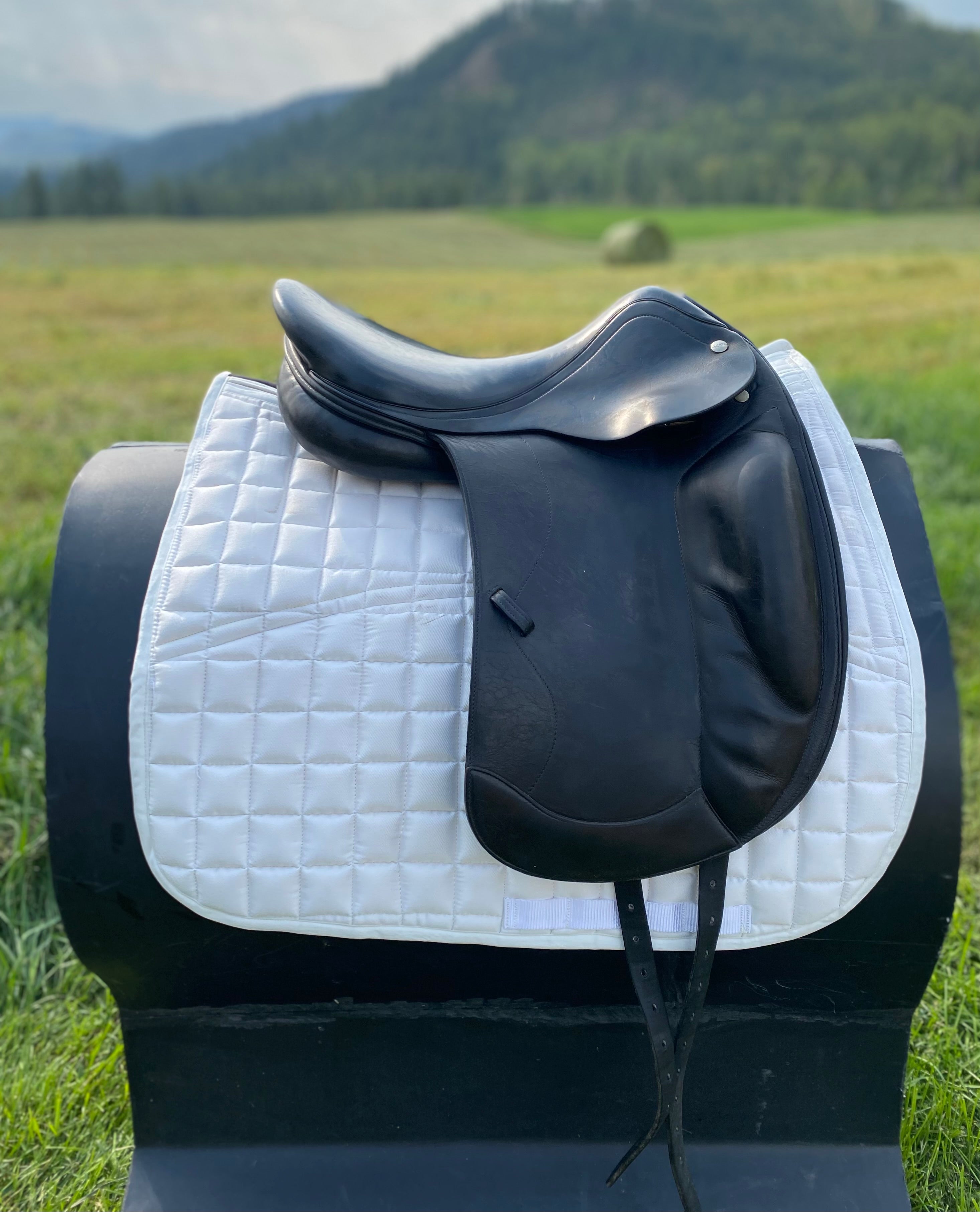 Used Amerigo 17" Dressage Saddle