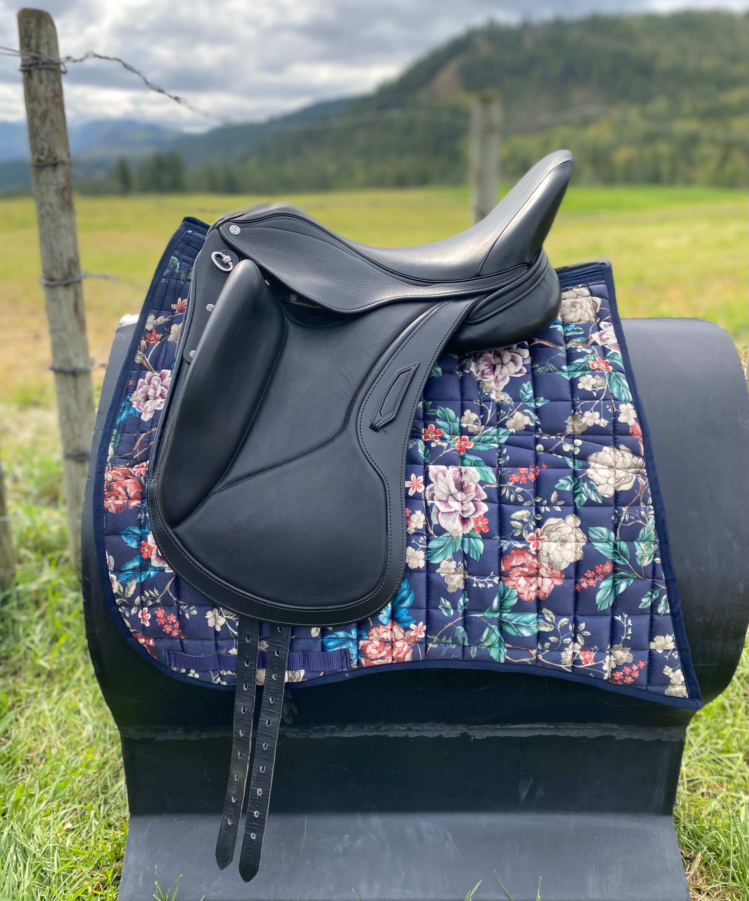 Used 17.5" Aviar Rook 1.0 Dressage Saddle