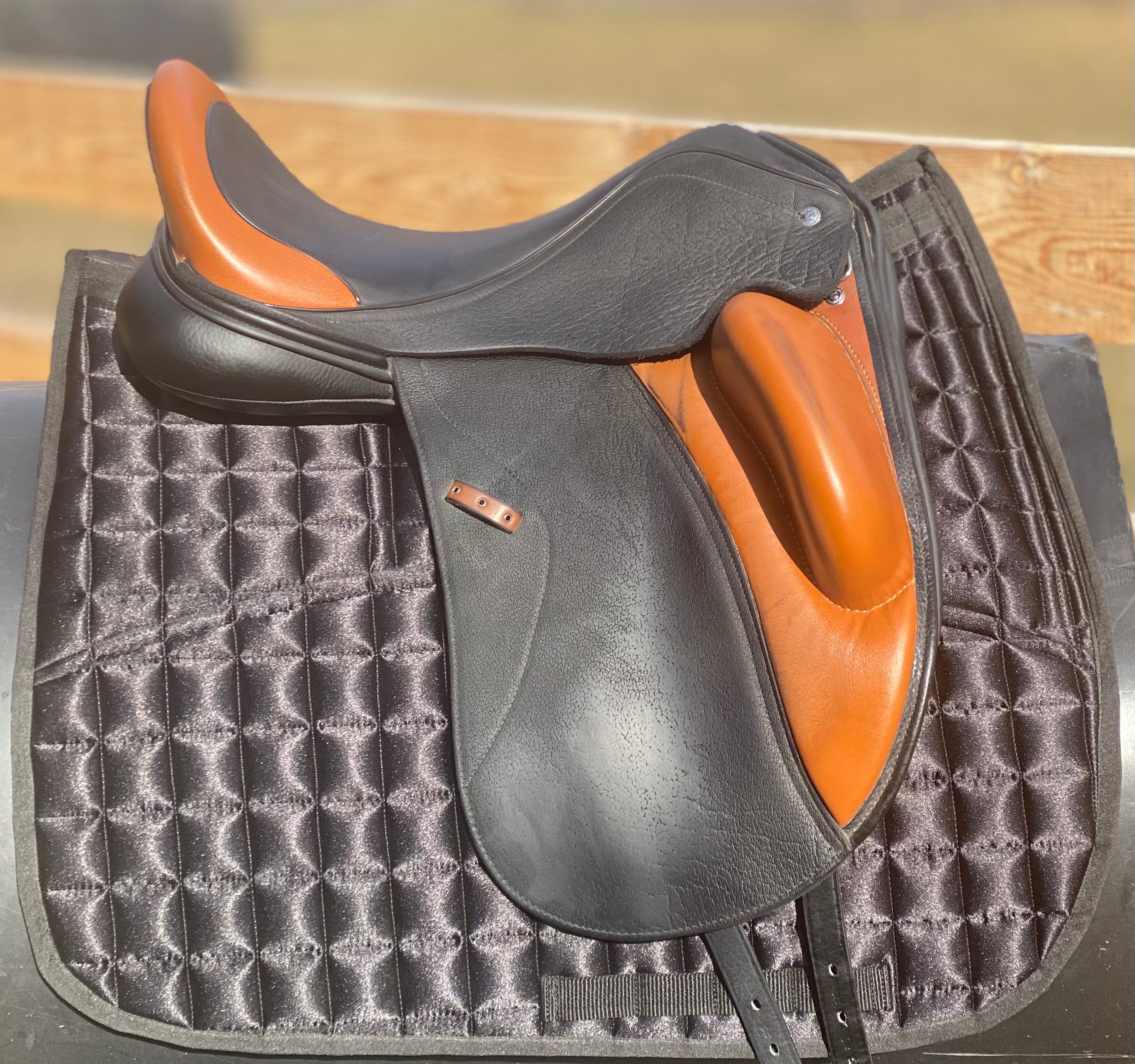 Used 17.5” Custom Advantage R Dressage Saddle